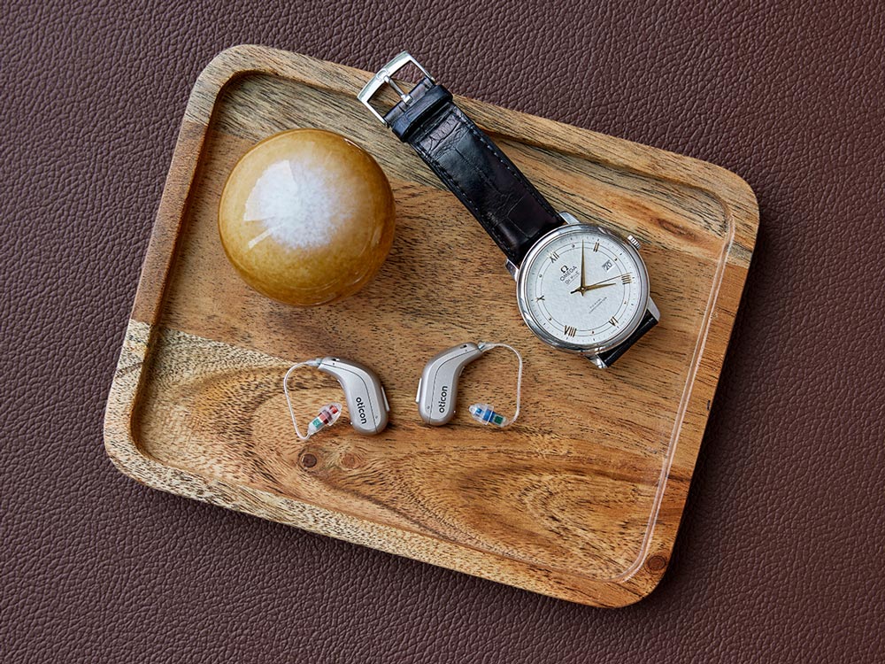 Hörgerät oticon im Größenvergleich